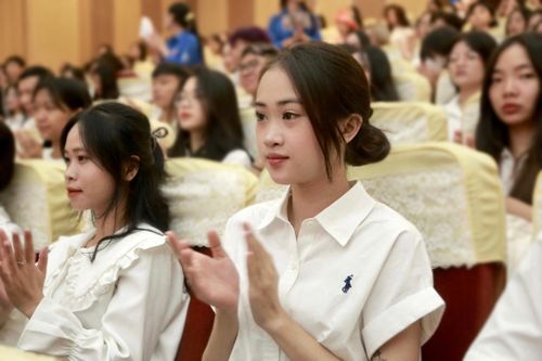 Gần 100 học sinh giỏi quốc gia chọn Đại học Sư phạm Hà Nội