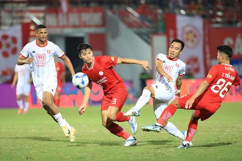 Đông Á Thanh Hóa vươn lên ngôi đầu, Thể Công Viettel vào tốp năm