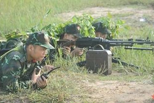 Bộ CHQS tỉnh Bình Phước diễn tập chiến thuật bắn đạn thật cấp đại đội