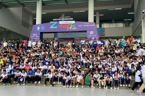 Hàng nghìn bạn trẻ tham gia 'Ngày hội Tân sinh viên 2024'