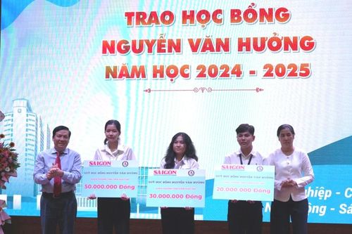 Trao 100 triệu đồng học bổng đến sinh viên y khoa xuất sắc Trường Đại học Y Dược TPHCM