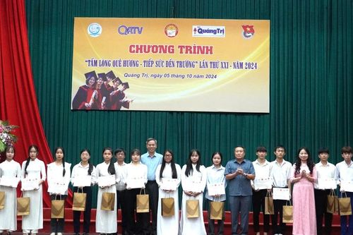 Trao 60 suất học bổng đến học sinh, sinh viên khó khăn ở Quảng Trị