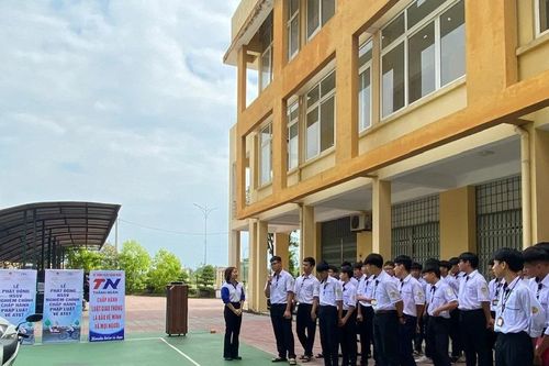 Quảng Bình phát động chấp hành an toàn giao thông trong học sinh, sinh viên
