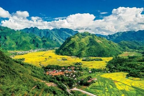 Khám phá thiên nhiên tươi đẹp, bản sắc văn hóa vùng đất Tây Bắc tại Tuần Văn hóa - Du lịch tỉnh Hòa Bình