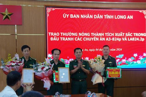 Khen thưởng đột xuất về thành tích đấu tranh phòng chống tội phạm