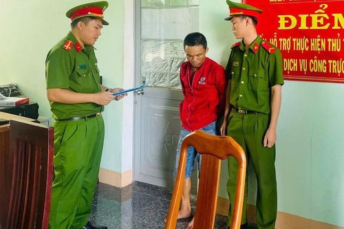 Gia Lai: Mâu thuẫn vì chỉ tay vào mặt trong lúc nói chuyện, người đàn ông chém bạn nhậu trọng thương