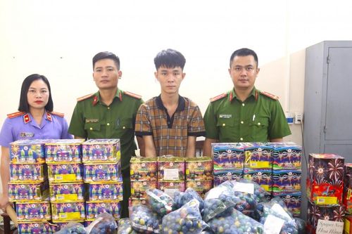 Bán pháo trên mạng xã hội, 3 đối tượng bị bắt, thu giữ gần 300kg pháo