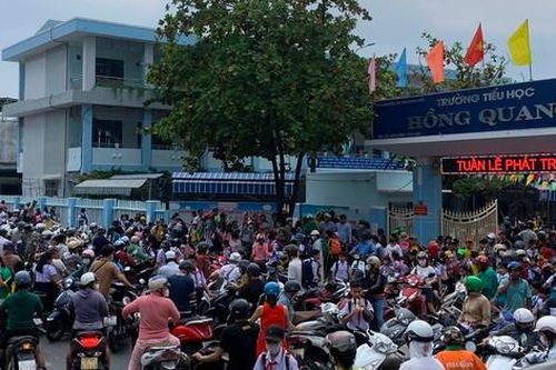 Đà Nẵng: Nhức nhối tình trạng ùn tắc giao thông trước cổng trường học