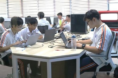 Vietnam AI Contest truyền cảm hứng nghiên cứu trí tuệ nhân tạo cho học sinh THPT
