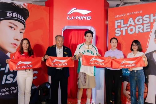 Isaac làm đại sứ thương hiệu thời trang thể thao Li-Ning