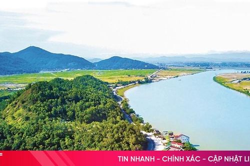 'Quê mình giữa niềm thương...'