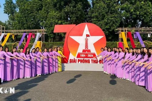 Đặc sắc Carnaval áo dài 'Phụ nữ Thủ đô hội nhập và phát triển'