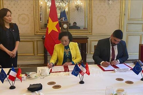Đẩy mạnh hợp tác Việt - Pháp trong lĩnh vực công vụ và hiện đại hóa nền hành chính