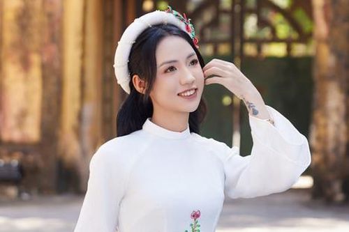 Sửng sốt với vẻ đẹp của 'hoa khôi' tuyển nữ Việt Nam