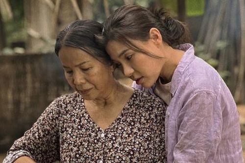 Thúy Diễm: 'Liệu tôi đã báo hiếu cha mẹ đúng cách chưa?'