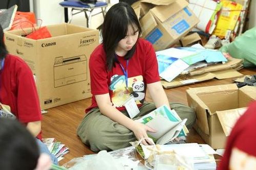 Học sinh Hà Nội 'thu gom, tái chế' gần 7 tấn giấy, sách truyện và quần áo cũ