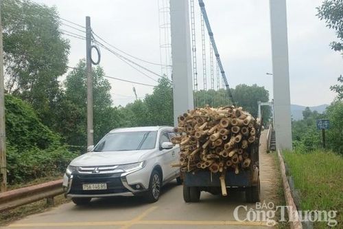 Thừa Thiên Huế: Cầu treo hết hạn sử dụng 10 năm, nhưng mỗi ngày ''gánh'' hàng trăm lượt xe