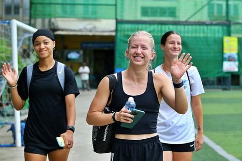 Bóng đá Việt Nam 'mở cửa' cùng châu Á