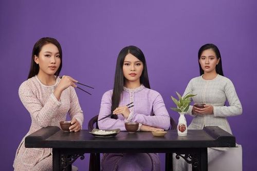 Ba cô con gái nuôi hát lại những bản hit của cố nghệ sĩ Phi Nhung trong show Cung tơ hòa điệu