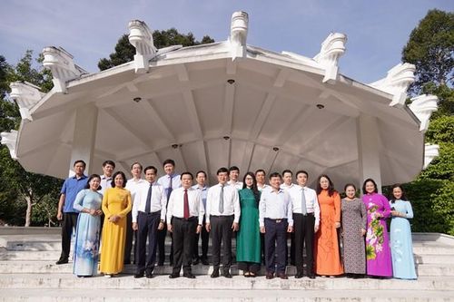 Giám đốc Học viện Chính trị Quốc gia Hồ Chí Minh viếng Khu Di tích Nguyễn Sinh Sắc