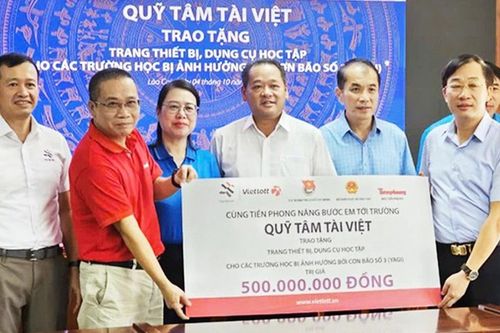 Cùng Tiền Phong nâng bước em tới trường, trao tặng 500 triệu đồng cho học sinh Lào Cai