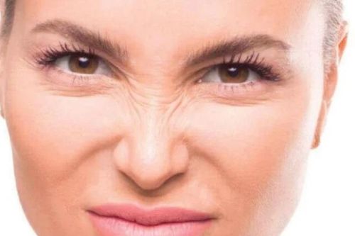 8 cách để làm mờ nếp nhăn sống mũi