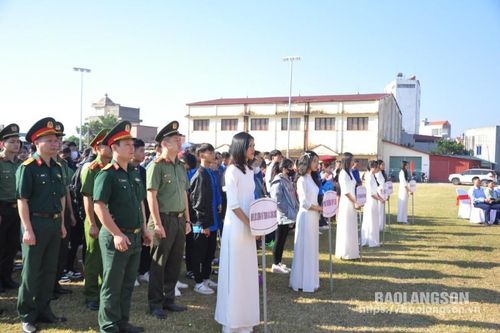 Hơn 400 người tham gia hưởng ứng chiến dịch làm cho thế giới sạch hơn