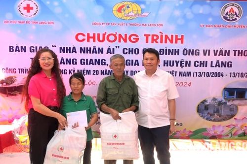 Bàn giao nhà nhân ái cho hộ có hoàn cảnh khó khăn tại huyện Chi Lăng