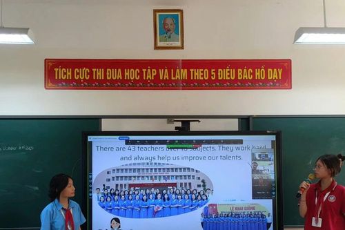 Học sinh Trường THCS Lê Quý Đôn tham gia tiết học kết nối với trường học Ấn Độ