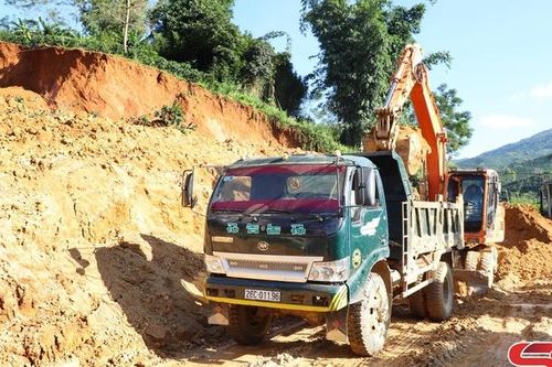 Khắc phục hậu quả sạt lở đất do mưa bão, đoạn Mường Chanh - Chiềng Chung