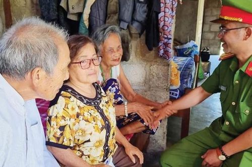 Công an chính quy về xã, người dân yên tâm hơn