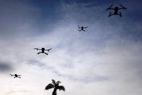 Flycam tràn lan, quản lý ra sao?