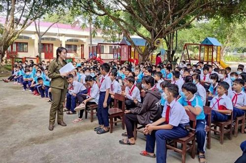 Những 'bóng hồng' tích cực tham gia bảo vệ ANTT ở cơ sở