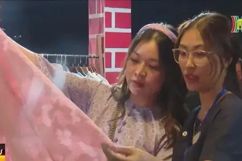 Không gian trưng bày áo dài đậm nét truyền thống sáng tạo