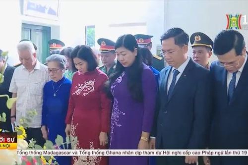 Lãnh đạo TP dâng hương tưởng niệm Trung tướng Vương Thừa Vũ