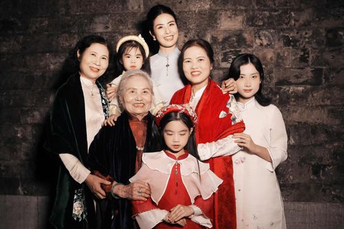 Cháu ruột làm mẫu nhí cho Hoa hậu Ngọc Hân