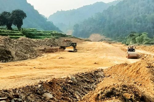 Tập trung huy động nguồn lực phát triển kết cấu hạ tầng