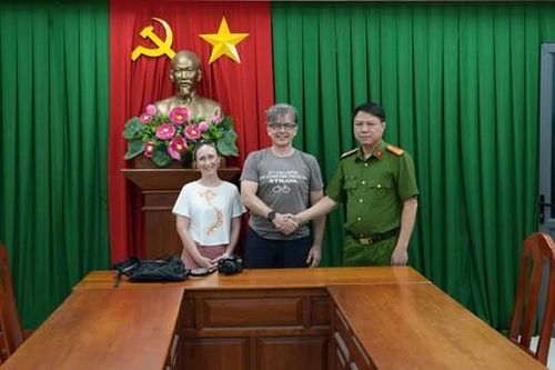 Truy bắt nhanh đối tượng cướp giật túi xách của du khách nước ngoài
