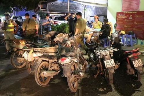 CSGT xử lý nghiêm các vi phạm giao thông tại chợ đầu mối nông sản Thủ Đức