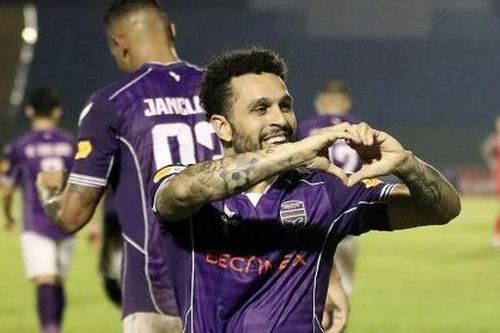 Clip: Đồng đội cũ của Neymar ghi bàn, Bình Dương thắng đậm TPHCM