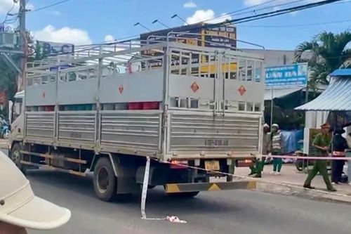 Tin tai nạn mới nhất ngày 5/10: Người đàn ông đi xe máy bị xe tải cán tử vong