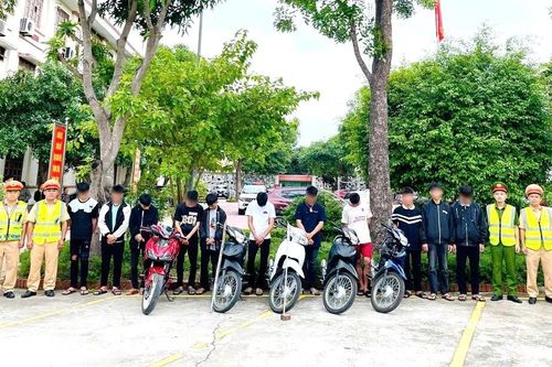 Nhóm thanh thiếu niên đi xe máy không biển số, chém bị thương người đi đường