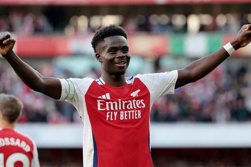 Kết quả Ngoại Hạng Anh: Saka hóa 'người hùng', Arsenal vất vả thắng đội áp chót