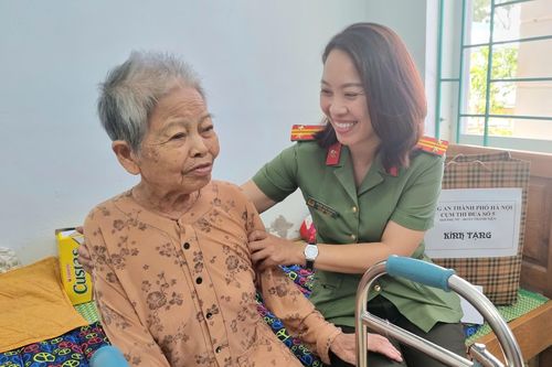 Cụm thi đua số 5 CATP Hà Nội tri ân người có công nhân kỷ niệm 70 năm Giải phóng Thủ đô