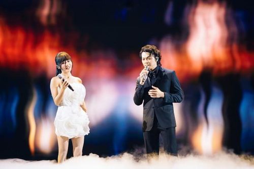 Văn Mai Hương lần đầu hát cùng Lân Nhã trên sân khấu live concert 'Có đôi lần'