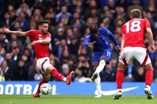 Mạch thắng của Chelsea bị chặn đứng trong cơn mưa thẻ