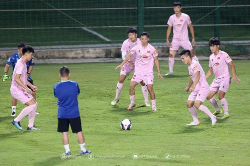 Tiền vệ HAGL nói gì khi trở lại ĐT Việt Nam sau hơn 1 năm?