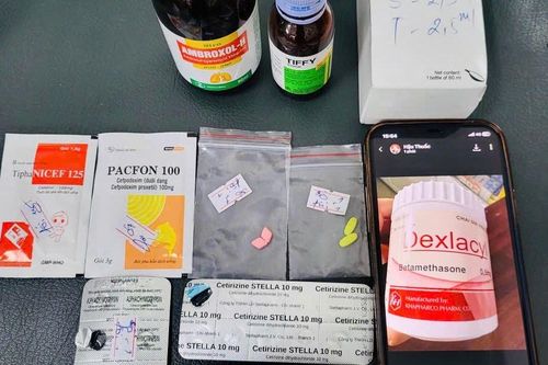 Bé trai đi cấp cứu sau khi mẹ cho uống hơn chục loại thuốc