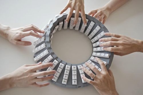 Bàn phím hai mặt vô cực của Google