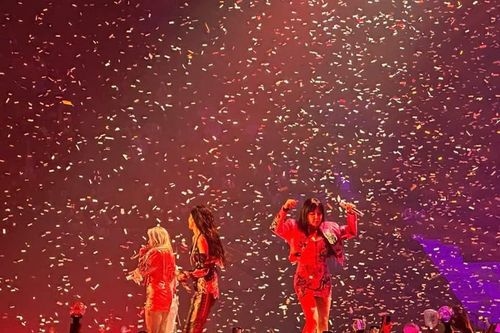 Jennie BlackPink âm thầm đến cổ vũ concert của 2NE1